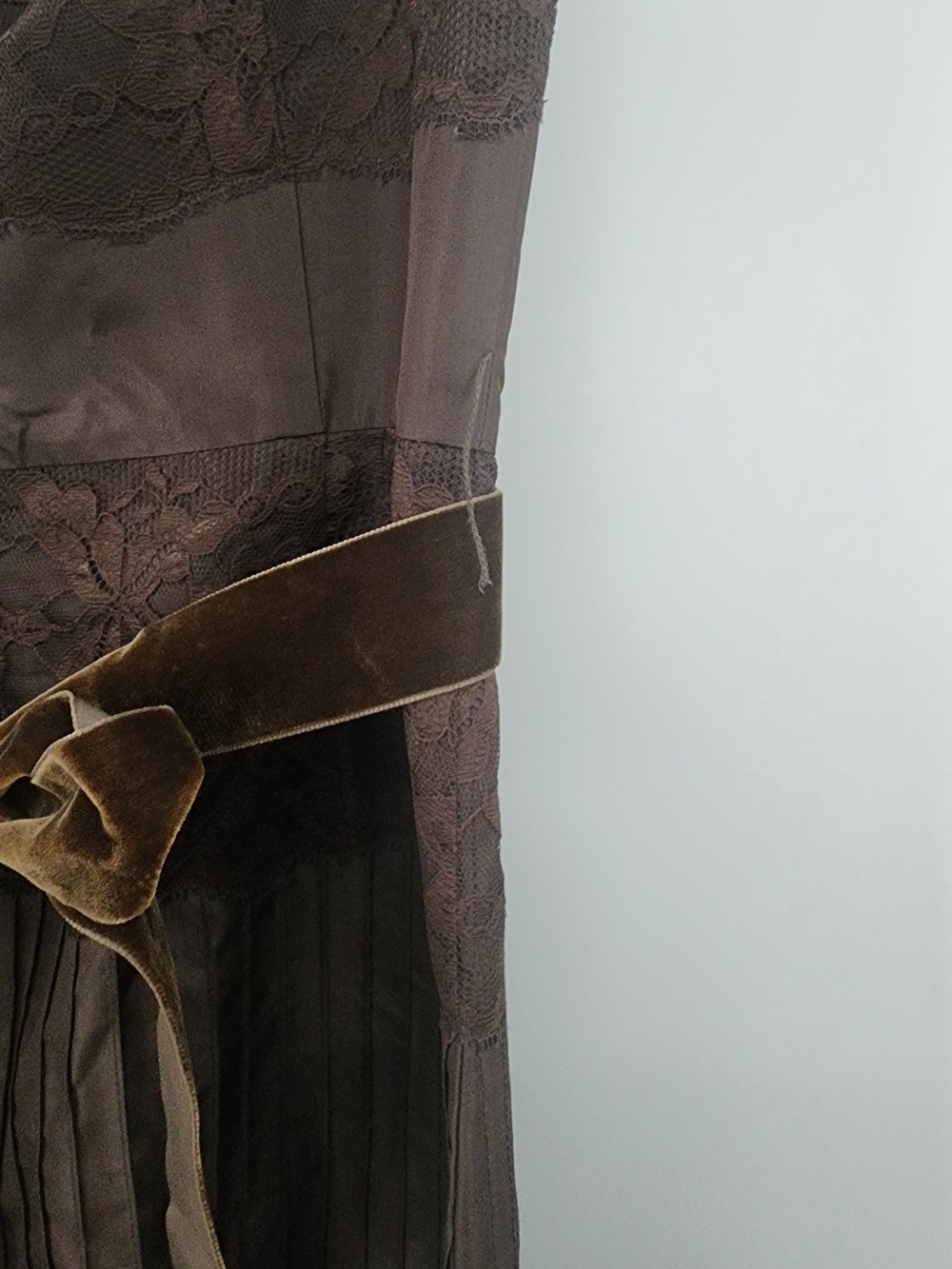 Banana Republic Strapless Chocolate Brown Lace & Pleated Midi Dress Sz 6 - Picture 4 of 7